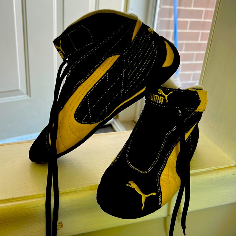 SOLD Vintage Ladies size 5 Puma Hightops - suede/ leather